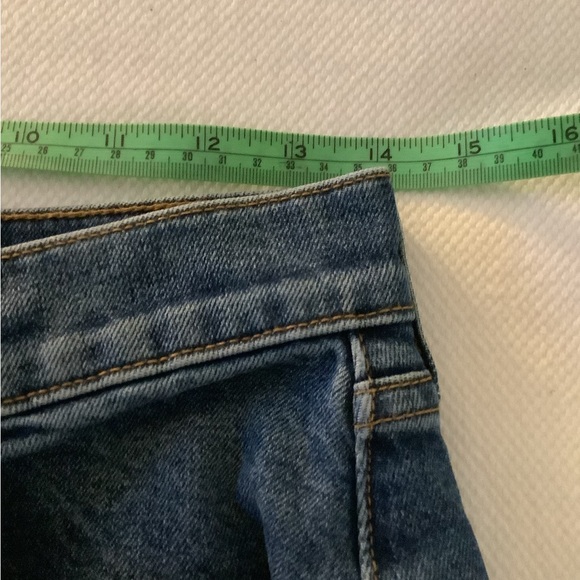 VERONICA BEARD
Charlie Denim High-Rise Barrel Jean | size 28 - Picture 5 of 11